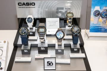 カシオ腕時計50周年、6機種にブルー×ゴールドの特別カラー