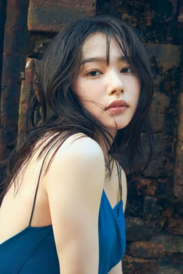 桜井日奈子が人生初の水着にも挑戦! 芸能活動10周年記念写真集の発売が決定～「一肌脱いでみました」