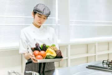 「その全てがゴミ扱いです」スーパーで冷蔵商品を違う場所に放置する迷惑客に激怒する女性