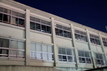 幽霊？ 深夜の女子高、暗い廊下を老人が歩いて…「二度見したらもういなかった」
