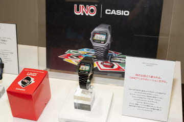 カシオ、“ワイルドカード”デザインの「UNO」コラボモデル