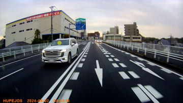 【独自】ランクルが対向車線を逆走して追い越し・赤信号に突っ込む…盗難車が逃走中？危険な運転繰り返す