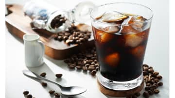 若者ほどコーヒーを“ホット”で飲まない？20代の過半数は一年中“アイス派”…アイス飲用者が増えた理由を聞いた