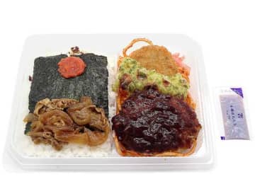 ハンバーグやナポリタン、焼肉などたくさんのおかずを盛り付けたデラックスな海苔弁当が税込637円! セブン‐イレブンが「のり弁デラックス」を発売