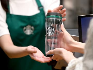 スタバ、不要タンブラー回収で5%オフクーポン
