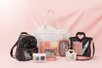「痛バ」にピッタリなダイソーの「推しバッグ」　缶バッジ、ぬいぐるみを持ち歩ける
