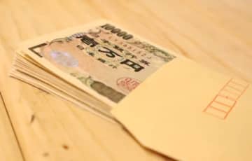 夏のボーナス「73万円で5万円ほどアップ。住宅購入の頭金にする」と歓喜する女性