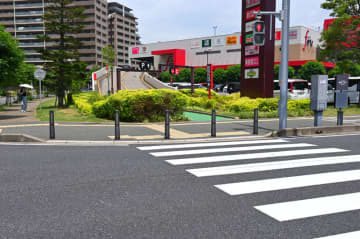 【速報】路線バスとぶつかり、男児が頭の骨折る重傷　小学生か　習志野の交差点