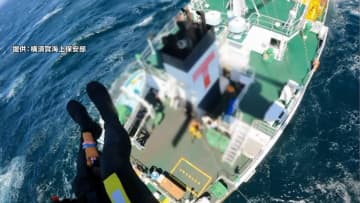 【救助の瞬間】静岡遊泳中に漂流の中国人女性が80キロ流され36時間後に千葉沖で救助　浮き輪に身を委ね…命に別条なし