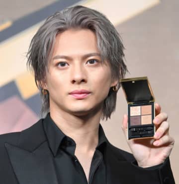平野紫耀　アイシャドーのキラキラ「すごく気に入ってます」YSLポップアップイベント登場