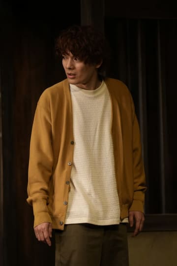 崎山つばさ主演 演劇集団Z-Lion 『a Novel 文書く show』開幕レポ　コメント到着