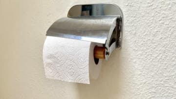 コンビニ店員、マナー悪すぎトイレ利用に怒り「大人用の紙おむつをそのまま……」