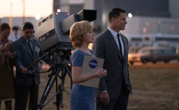 スカーレット・ヨハンソンがハリウッドの精鋭を招集！“月面フェイク映像”の監督を演じた大物とは!...