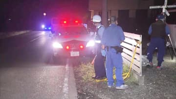 【逃走中】現場には血のついた刃物…男性が突然背中を刺される　逃げた男は黒色長袖・長ズボン・茶色の野球帽・サングラス