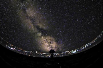 “天の川”美しく再現　船橋・プラネタリウム館がリニューアルオープン　最新投映機導入　満天の星に歓声