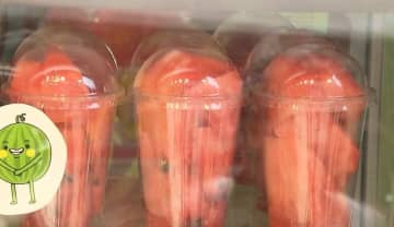 “食べきり”で生ゴミも出ない　「カットスイカ」が人気　売り上げは10年で2.2倍に…ぴったりの品種も登場