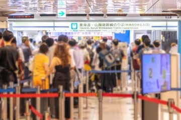 夏休みは“暑さと混雑でイライラ”クレーマーも出現、30～50代男女が「公共交通機関で見かける迷惑な人」【完全版】