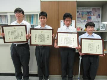 ホーム転落の女性救助　特支校生4人に感謝状　互いに協力「夢中だった」　市川市消防