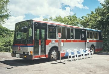 引退した路線バスを改造したサウナ「サバス」2号車は東急バス