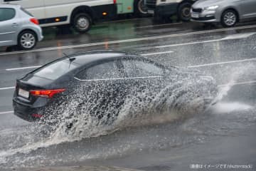 ゲリラ豪雨時に多くの人がしている行動、とんでもなく危険だった　「本当に怖い」の声も…