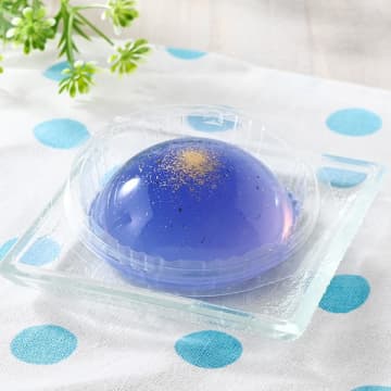 グラデーションが美しい宝石みたいなラムネゼリー! ファミリーマートが「まるで宝石!?ラムネゼリー(錦玉羹)」を発売