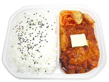 ガーリックチキンを6個盛り付けたボリューム感あるお弁当が税込594円! セブン‐イレブンが「ガーリックチキンステーキ弁当」を発売