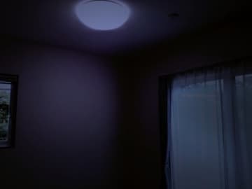 幽霊!?　一人暮らしの女性が寝ていたら「誰かに太ももを触られてる感覚、チラッと見たら…」