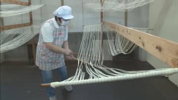 長さ約3.6メートル　手延べそうめん作り最盛期　愛知・安城市