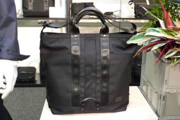 エース、石炭運搬コールバッグを再現した「UNTRACK THE TOTE」