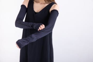 夏の日差しを完全ブロックの“全身黒ずくめ”も、10～30代男性が感じる「女性の“NG夏ファッション”」【完全版】