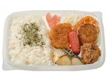 お財布にやさしい、定番のおかずをたっぷり盛りつけた税込429円のお弁当! セブン‐イレブンが「幕の内398」を本日30日(火)発売