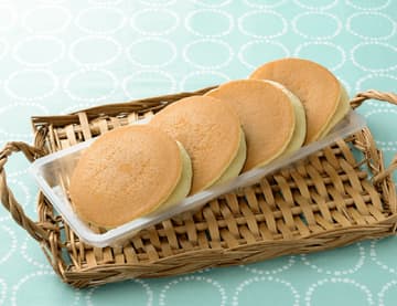 もちっとした食感がやみつきになるパンケーキが8枚入って税込235円! ローソンが「もちっとしたパンケーキ8枚入」を発売