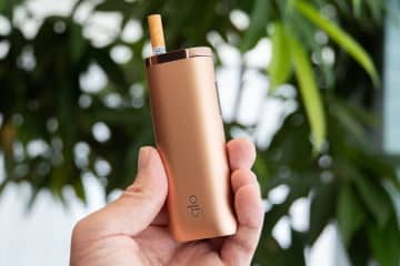 glo、最新加熱技術搭載の「HYPER」と新「ラッキーストライク」