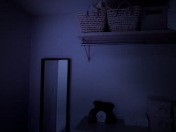 幽霊？ 深夜、三面鏡を見ると「ハイハイしてる赤ちゃんらしき影が…」　彼女の家で見てしまったもの