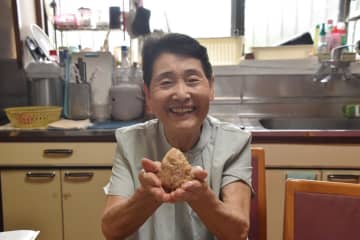 商品化、反響「びっくり」　館山市の郷土料理「ごんじゅう」の作り方指導・長谷川美知枝さん（77）