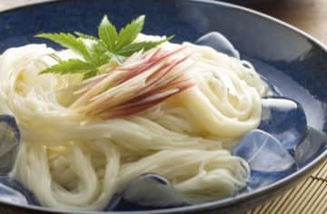 夕飯にそうめんはあり？「総菜でもレンチンでも天ぷらが付くなら嬉しい」と語る男性