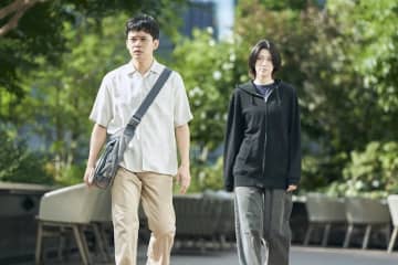 主演・池松壮亮が「今やるべき作品」と語る意欲作『本心』意味深な表情が印象的なポスタービジュアル解禁