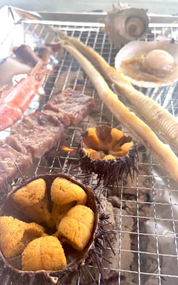 旬のウニが千葉で食べられる！　炭火で楽しむ「ウニ奉行 フレスポ稲毛店」期間限定で出店