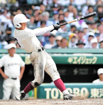 早実・宇野　木製バット3安打！大谷翔平も使用「チャンドラー社製」　満塁一掃の逆転打！9年ぶり夏甲子園勝利導いた