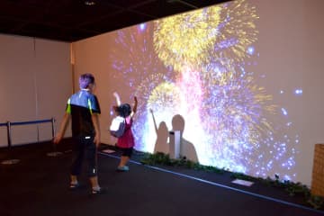 夏祭り気分で科学に触れて　花火打ち上げ体験も　千葉市科学館　25日まで特別展