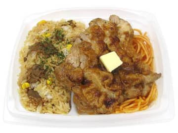 牛肉の旨味が効いたビーフライスに、ナポリタンの上にチキンステーキをどーんとのせた! セブン‐イレブンが「大盛りごはん!ビーフライス＆チキンステーキ」を本日13日(火)発売