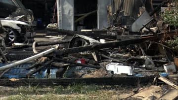 火事で大型トラックなど車7台焼ける　事務所兼作業所約150平方メートルが全焼　けが人なし　千葉・野田市