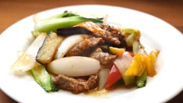 浅草橋「上海ブラッセリー」の牛肉と野菜のオイスターソース炒めが家で味わえる！dancyu元編集長/発行人が追い求める日本一ふつうで美味しいレシピ