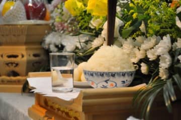 呪いの言葉？ 死に際の親戚に「お前は頭も顔もいい。一つくらい分けてほしい…」と言われた女性、直後に災難が
