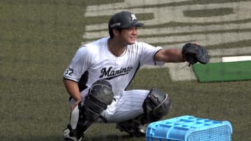 【ロッテ】佐藤都志也が笑顔で練習参加　前日は腰の張りで欠場