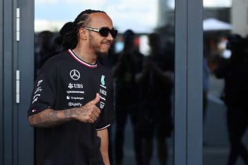 F1映画の共同プロデューサーを務めるハミルトン。内容の信憑性を守るため脚本にも関与、ブラッド・...