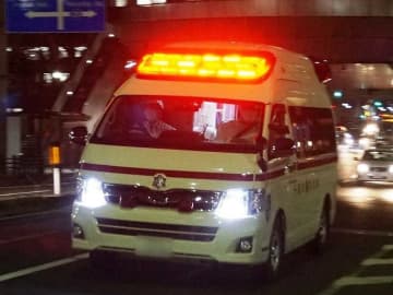 国道126号　横断歩道で女性はねられ意識不明　東金