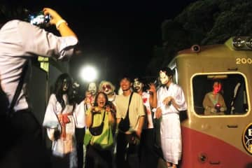 銚子電鉄、5年ぶりのお化け屋敷電車　お化け屋敷の老舗協力、400人が恐怖体験