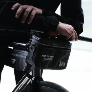 PORTER、PAS NORMAL STUDIOSとコラボ　バッグやサイクリストアイテム