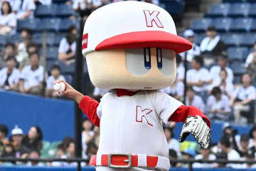 「中の人、何者なの？！」　始球式でプロも驚く剛速球、パワプロくんの身体能力に仰天「走力Sだろ」